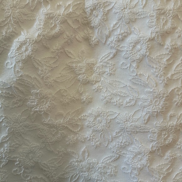 NWT White Bridal Dress with floral imprint, sleeves and small slit size Medium - Picture 13 of 14